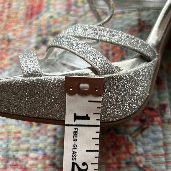 Kenneth Cole Silver sparkly heels Size 7.5 - Picture 8 of 10